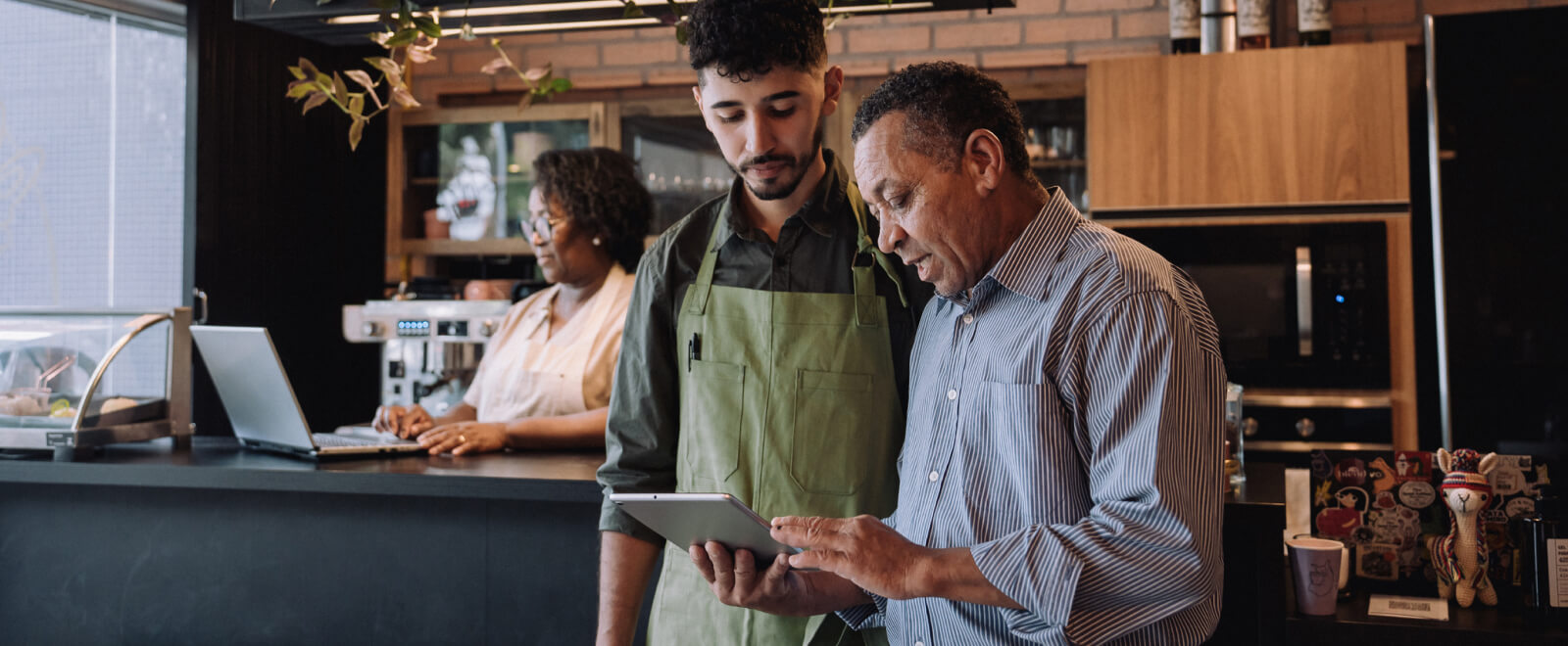 Workers in a cafe 